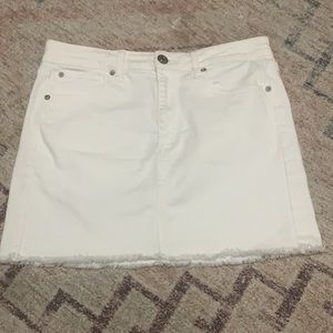 💋American Eagle High Rise Mini White Denim Skirt